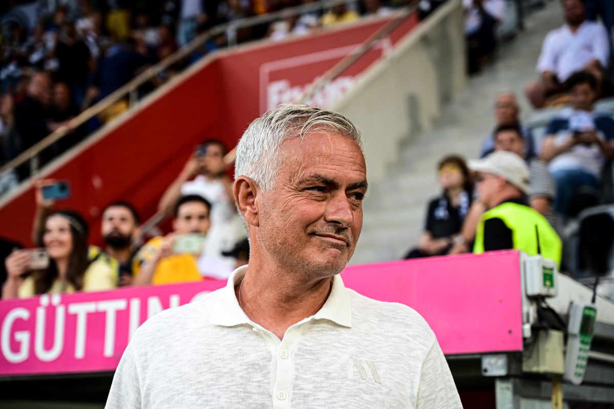 José Mourinho boekt benauwde zege bij officiële begin nieuwe avontuur bij Fenerbahçe