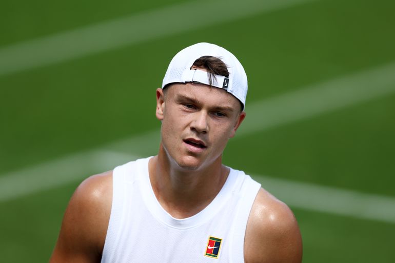 Enorme tegenvaller voor toptennisser na korte samenwerking met legendarische oud-speler: 'Heel ongelukkig'