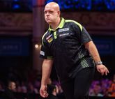 Topdarter Michael van Gerwen gefrustreerd op de World Matchplay: 'Darts wacht op niemand'