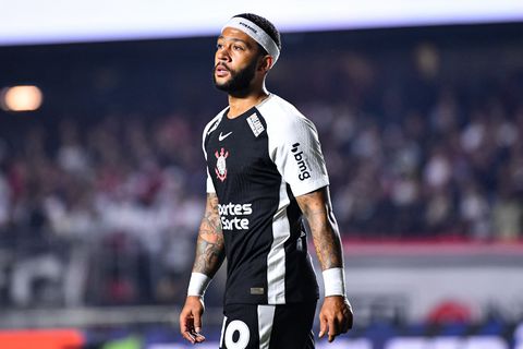 Memphis Depay verguisd door aanhang Corinthians: 'Jij bent helemaal geen idool'