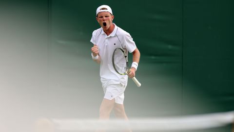 Nederlandse tennisser Jesper de Jong maakt na overtuigende zege kans op partij tegen absolute topper