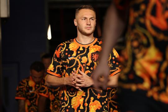 Oranje-international (28) deelt romantische vakantiekiekjes met verloofde na teleurstellend WK voetbal