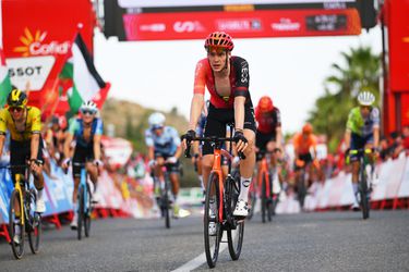 Drama compleet voor lijdende Thymen Arensman in Vuelta