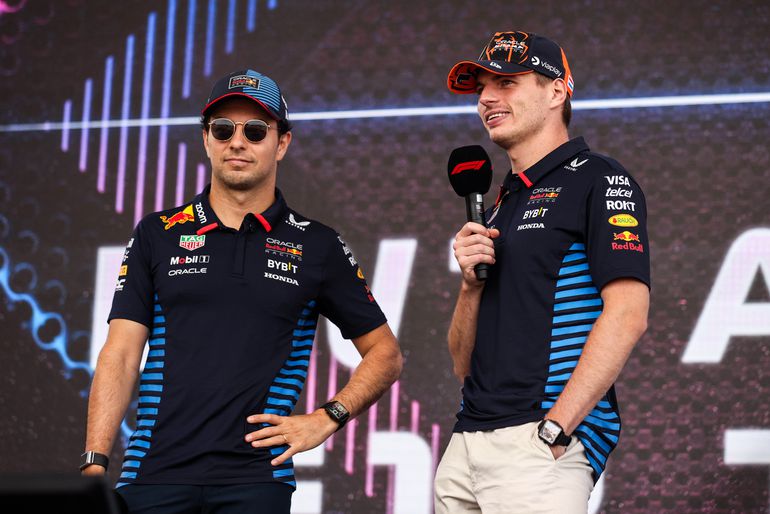 Max Verstappen over zomerbreak teamgenoot: 'Hij schijnt een heftige Tequila-party te hebben gehad.'