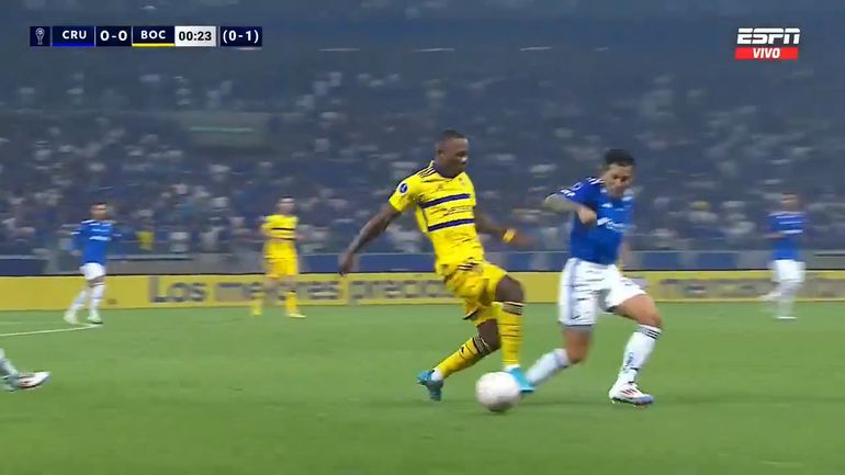 Na tien seconden (!) alweer douchen: Boca Juniors-verdediger krijgt direct rood