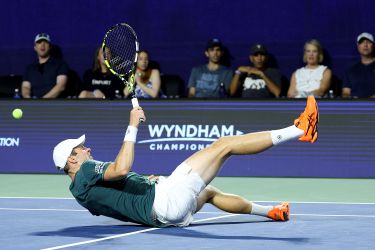 Afgematte Botic van de Zandschulp loopt eerste ATP-titel mis na oneerlijke strijd