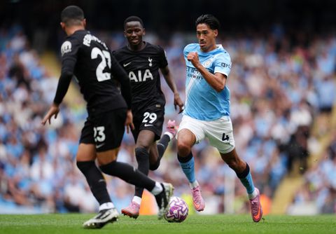 Tijjani Reijnders loopt met Manchester City door gigantische blunder enorme dreun op in Premier League
