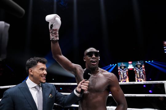 Glory-topvechter Mory Kromah verklaart hekel aan collega: 'Ik heb er schijt aan'