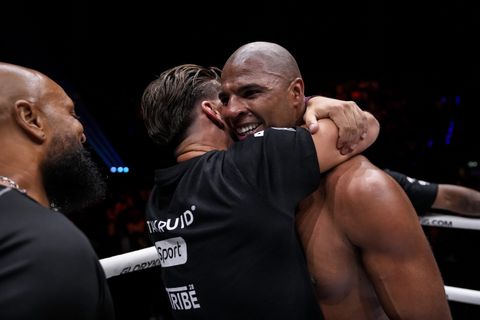 Kickbokser Levi Rigters bedankt nieuwe 'familie' na zege op Jamal Ben Saddik: 'Alles wat we doen werkt'