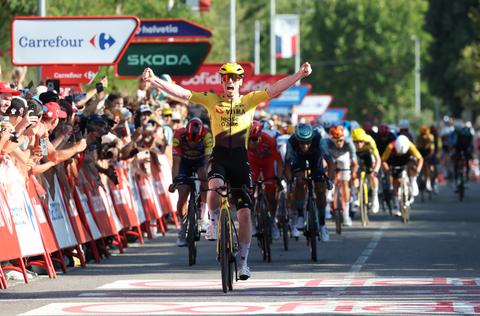Ploeggenoot Wout van Aert laat geen spaan heel van concurrentie in Vuelta, Nederlander pakt eerste bergtrui