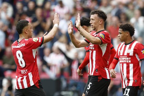 Live Eredivisie | PSV buigt achterstand om en gaat ruim aan de leiding tegen FC Groningen