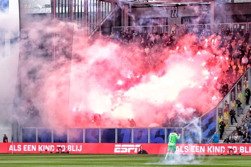 Duel tussen SC Cambuur en Feyenoord is gestaakt © PRO SHOTS / Stanley Gontha