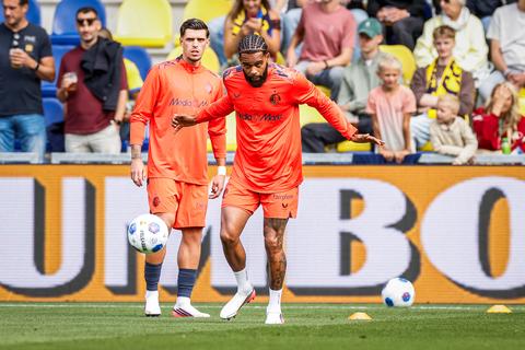 Live Eredivisie| Feyenoord begint ongewijzigd tegen SC Cambuur, PSV walst over FC Groningen heen