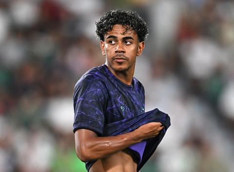 FC Barcelona (zonder Frenkie de Jong) haalt hard uit, Mika Godts ziet concurrent de show stelen in Frankrijk