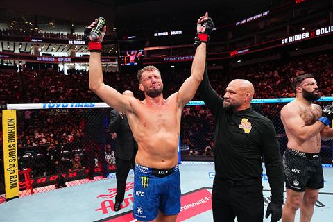 Nederlandse UFC-sensatie Reinier de Ridder strijkt tonnen op na succesvolle comeback