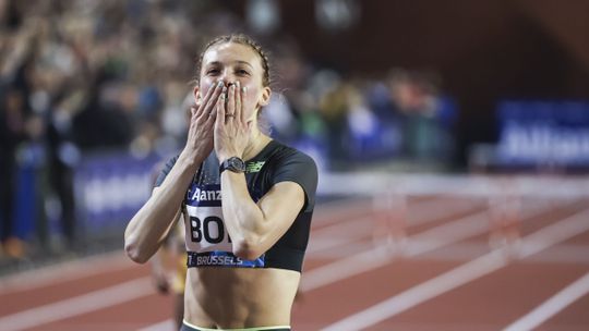 Femke Bol krijgt complimentjes van atletiekicoon en daar zou wel eens meer achter kunnen zitten