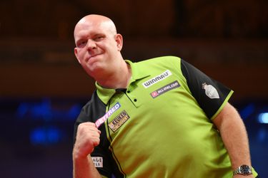 Michael van Gerwen wint Hungarian Darts Trophy na thriller tegen Gian van Veen