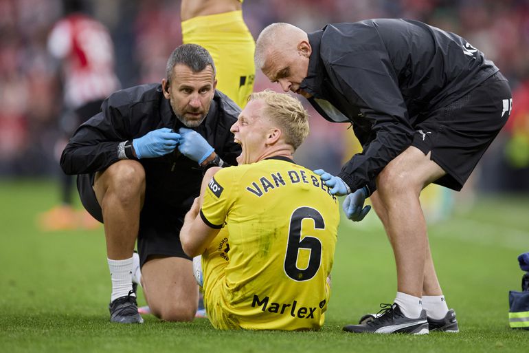 Foute boel voor Donny van de Beek: oud-Ajacied gaat schreeuwend van de pijn naar de grond bij Girona