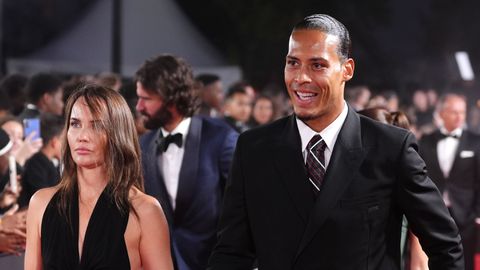 Virgil van Dijk, Denzel Dumfries, Ruud Gullit én hun vrouwen schitteren op rode loper bij Ballon d'Or