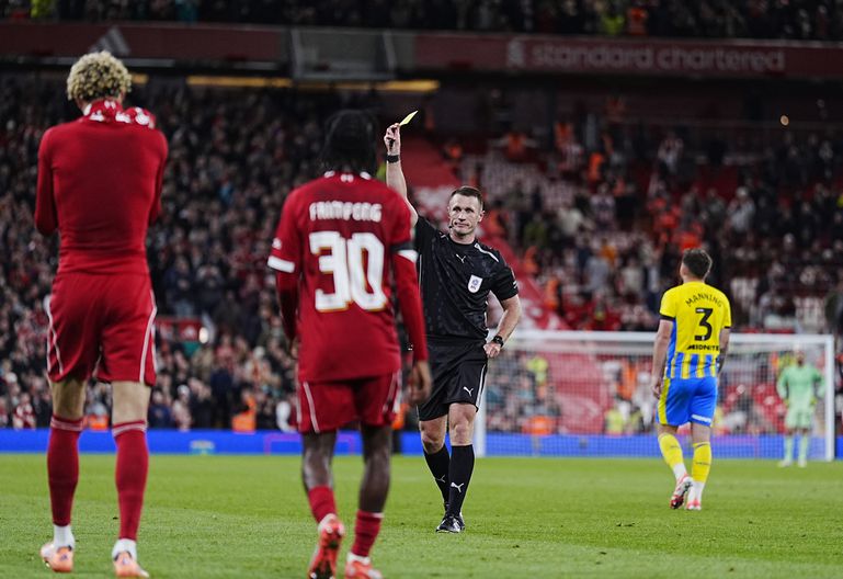 Britse media zeer kritisch op Liverpool-speler na bizarre actie: 'Dit was dom in het extreem'