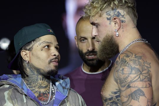 'Ongemakkelijkste' staredown voor gevecht Jake Paul verbaast fans: 'Wat hij betaald krijgt, moet niet normaal zijn'