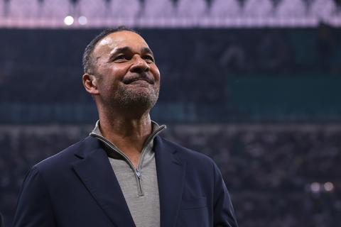 Voetbalicoon Ruud Gullit (64) komt met grote tirade: 'Een regelrechte ramp, heel gênant'