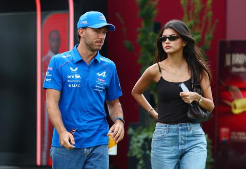 Formule 1-coureur (30) bijt van zich af na dreigementen richting vriendin en familie: 'Onaanvaardbaar'