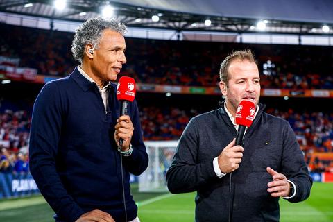 Dit is de nieuwe analist bij Oranje naast Rafael van der Vaart na vertrek Pierre van Hooijdonk