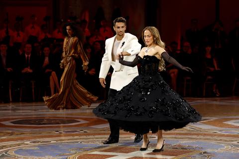 Toptennisser (24) danst met wereldberoemde Jennifer Lopez (57) tijdens bijzonder evenement