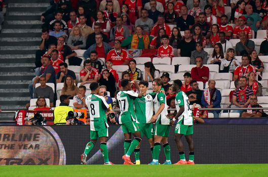 Echte spitsengoal: Ayase Ueda zet Feyenoord onverwacht op voorsprong tegen Benfica