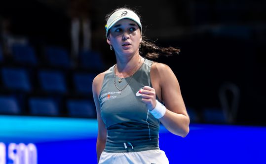 Populaire tennisster (23) doet boekje open over bizarre berichten: ‘Leuk, tot het dat niet meer is’