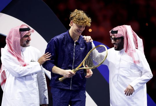 Tenniswereld zwicht op nooit eerder vertoonde wijze voor geld uit Saoedi-Arabië: 'De fans zullen versteld staan'