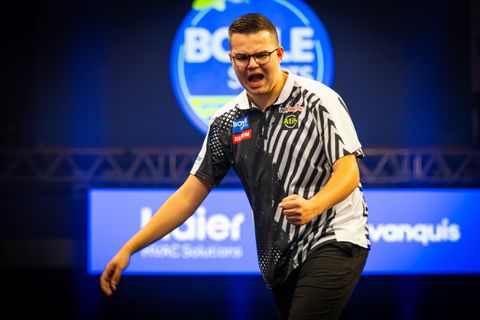 Topdarter Gian van Veen begint EK met overtuigende zege op wereldtopper: 'Het voelde onwennig'