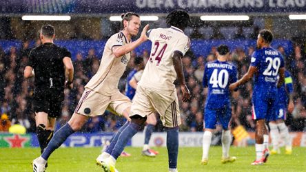 'Doorgedraaide' Ajacied onder vuur na wanvertoning: 'Hij rende als een dolleman over het veld'