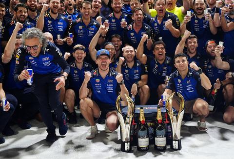 Dit is waarom Max Verstappen en Isack Hadjar extra hun best moeten doen: team hoopt op bonus