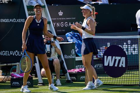 Ex-toptennissters Ana Ivanovic en Angelique Kerber stelen de show tijdens bijzonder uitje