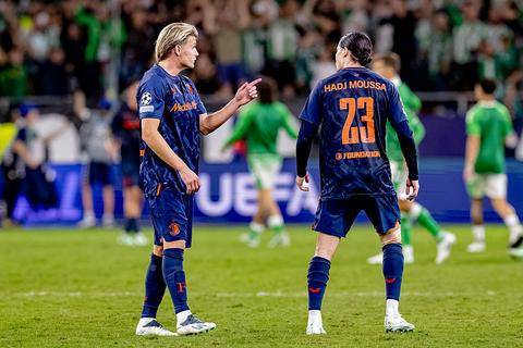 Feyenoord-trainer reageert op ruzie tussen ploeggenoten Sem Steijn en Anis Hadj Moussa: 'Dat vonden zij ook'