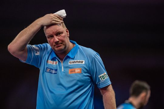 Drama voor Vincent van der Voort compleet: abrupt einde aan dartscarrière