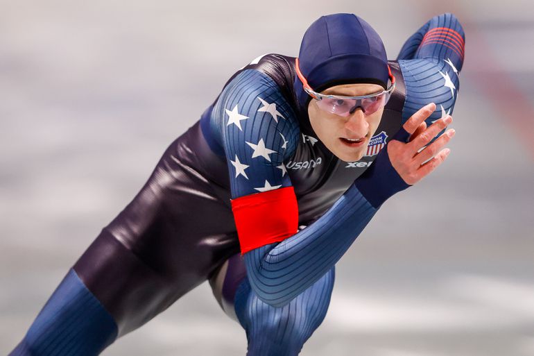 Jordan Stolz laat schaatswereld versteld staan met briljante 1000 meter, Jenning de Boo beste van de rest bij eerste World Cup