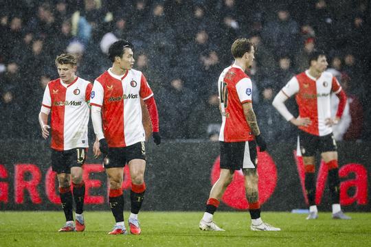Zwak Feyenoord incasseert enorme dreun tegen NEC, PSV de lachende derde