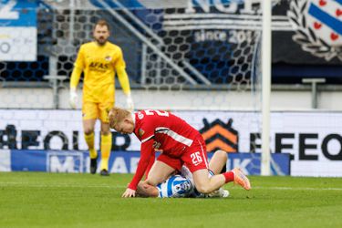 AZ-toptalent Kees Smit verliest zelfbeheersing en grijpt tegenstander bij de keel: 'Afgrijselijk'