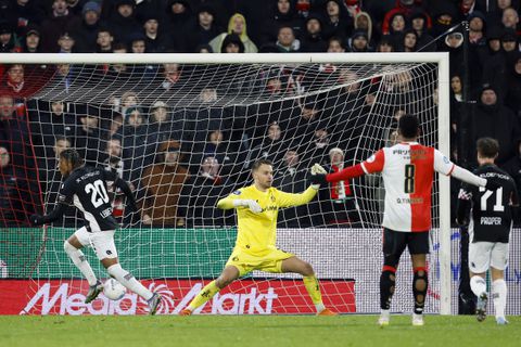 Robin van Persie uit felle kritiek op zijn ploeg: 'Dat is Feyenoord-onwaardig'