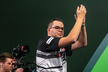 Teleurgestelde Gian van Veen wijst naar zijn 'plan' na teleurstellend WK darts: 'Het komt goed'