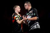 Gian van Veen had het moeilijk met de Duitser Ricardo Pietreczko op het WK darts. ©Getty Images