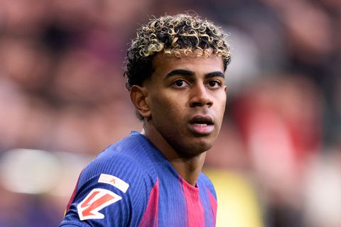 Lamine Yamal (18) onthult bizarre reden waarom hij geen vriendin kan hebben: 'Ik word midden in de nacht wakker'