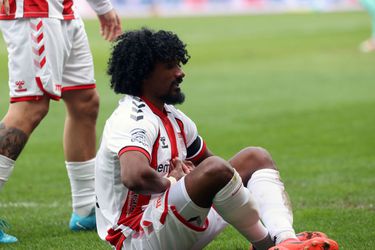 Speler ontsnapt op Afrika Cup na waarschuwing van scheids op opmerkelijke wijze aan rode kaart