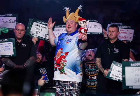 'Nederlandse' darter moet tijdens WK van opkomstnummer wisselen: 'Maar ik blijf dezelfde grappige ik'