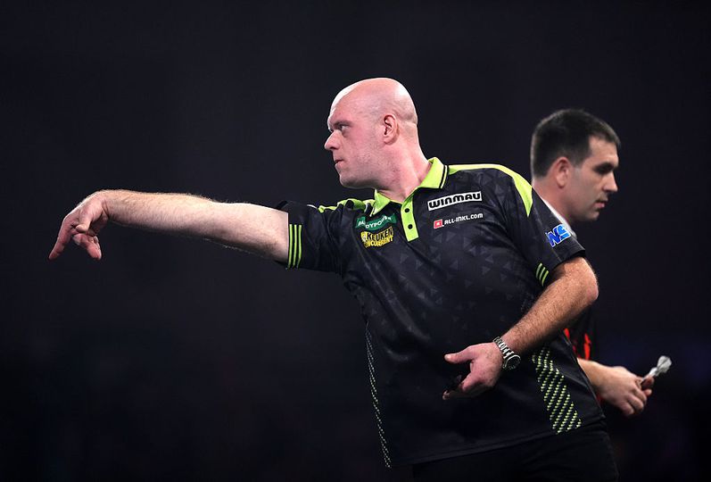 Michael van Gerwen ging simpel voorbij William O'Connor in de tweede ronde van het WK darts. ©Getty Images