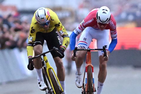 Ondanks afwezigheid Mathieu van der Poel wordt 'arme' Wout van Aert weer verslagen door Nederlander in veldrit