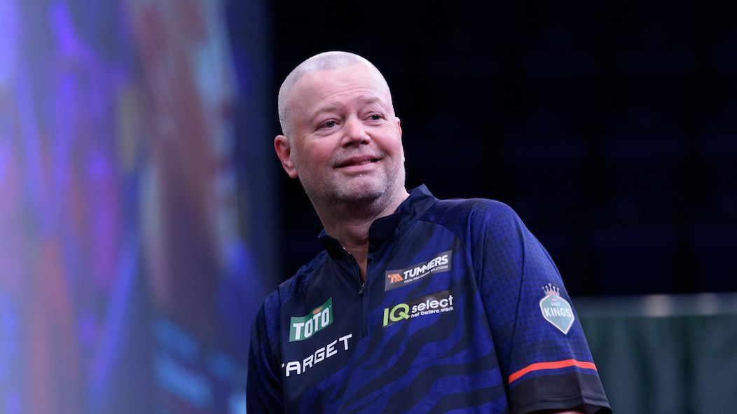 Verrassende uitspraak van Raymond van Barneveld na grootse zege: 'Overwoog niet te komen dit weekend'